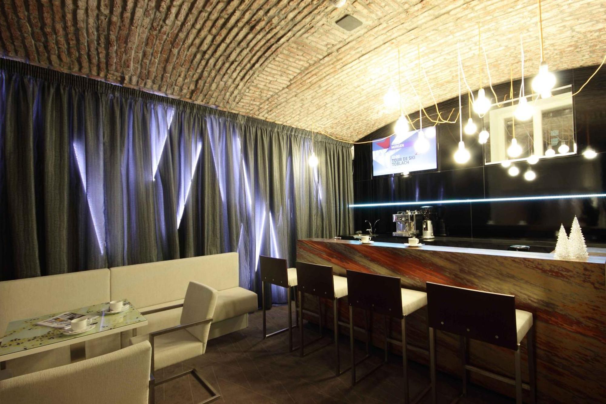 Pure White Hotel Praga Restaurant foto