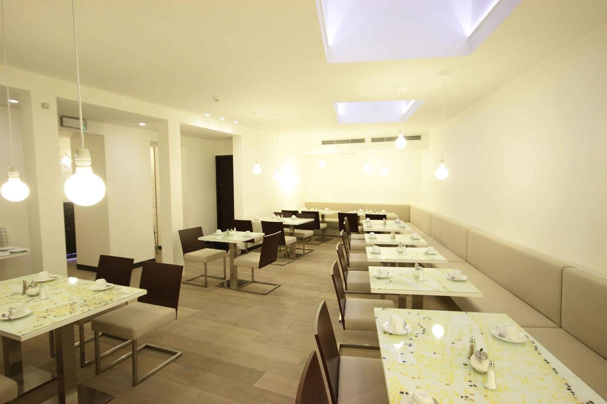Pure White Hotel Praga Restaurant foto