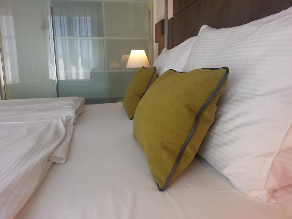 Pure White Hotel Praga Cameră foto