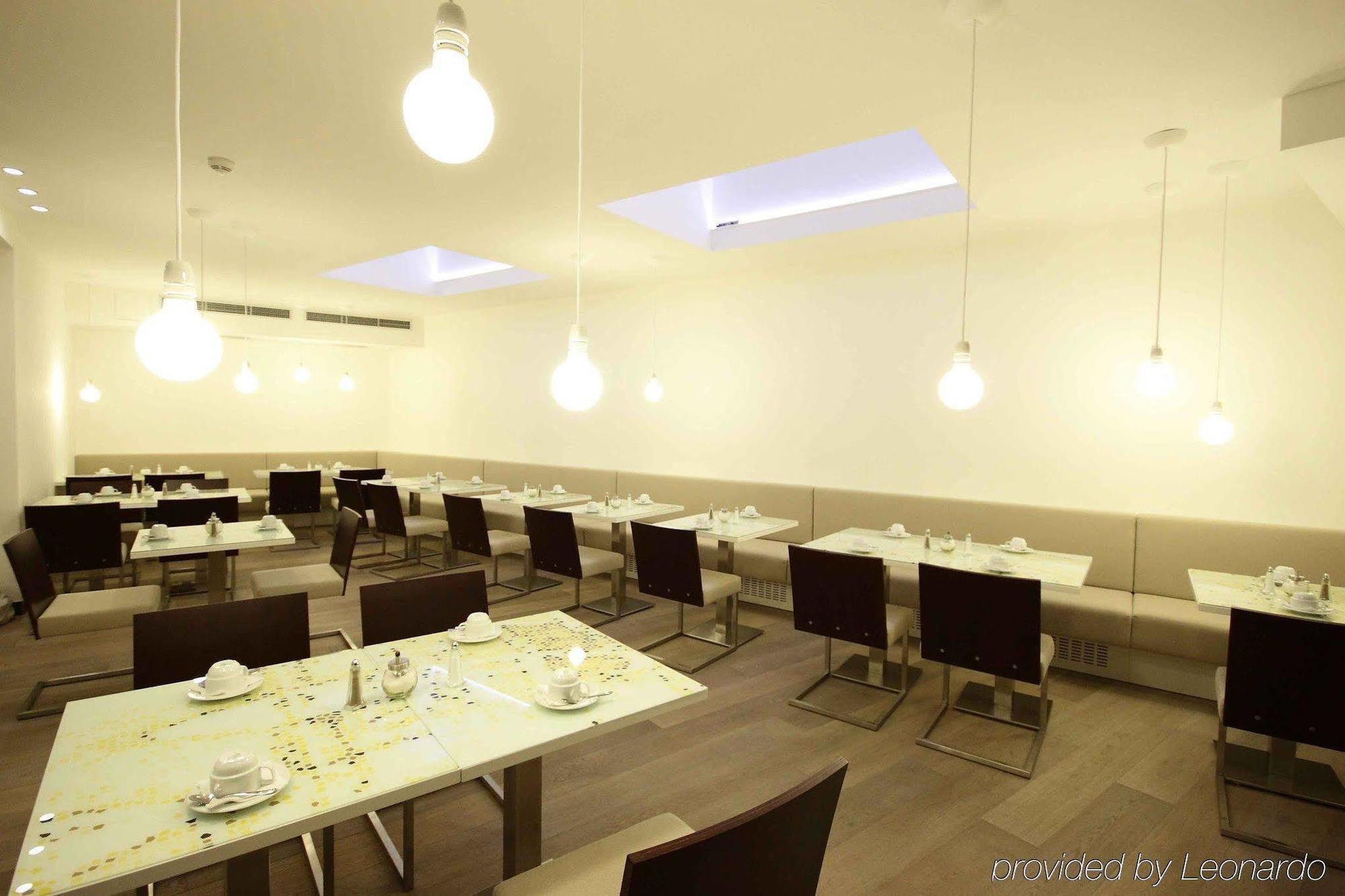 Pure White Hotel Praga Restaurant foto