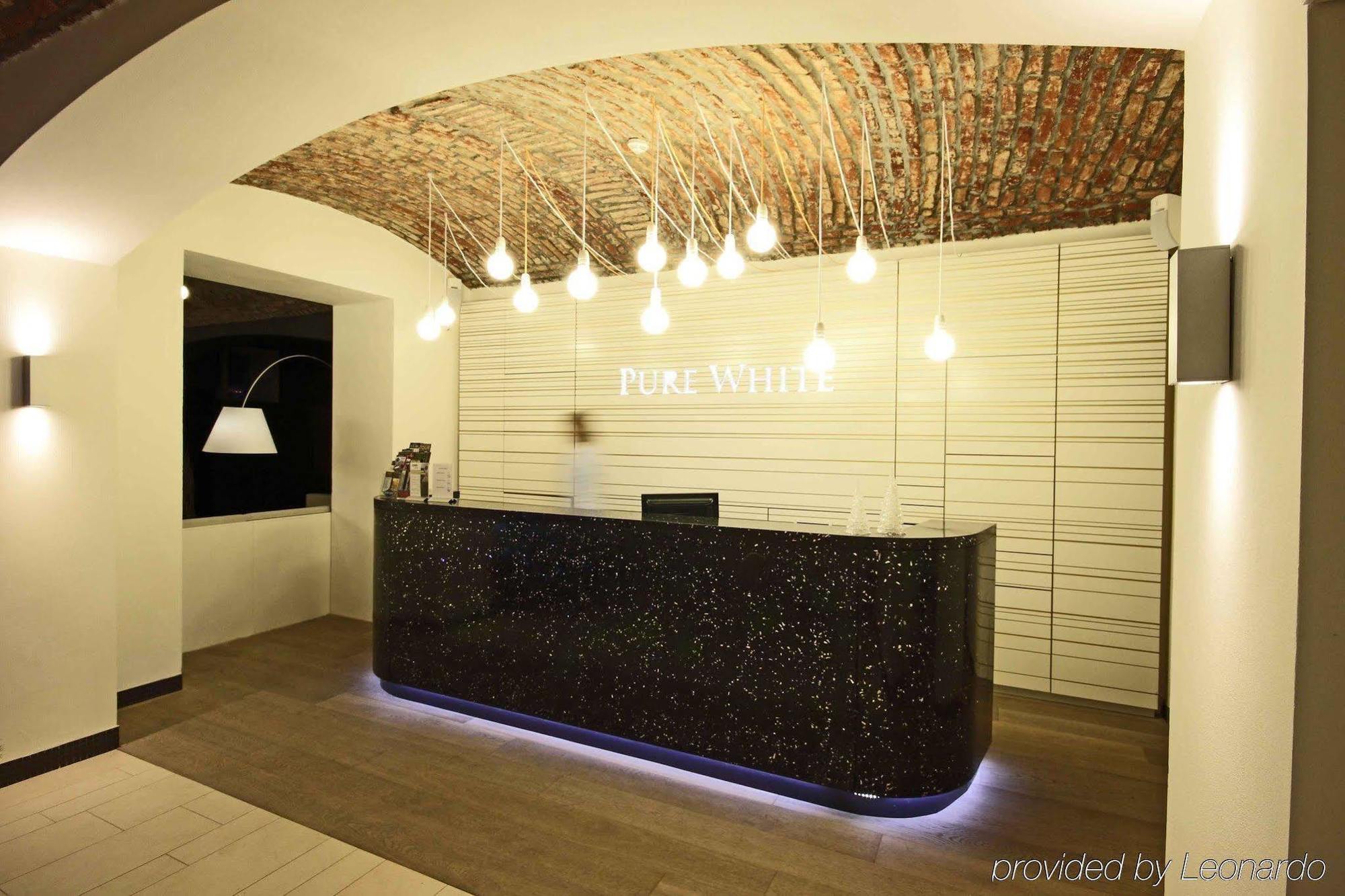 Pure White Hotel Praga Interior foto